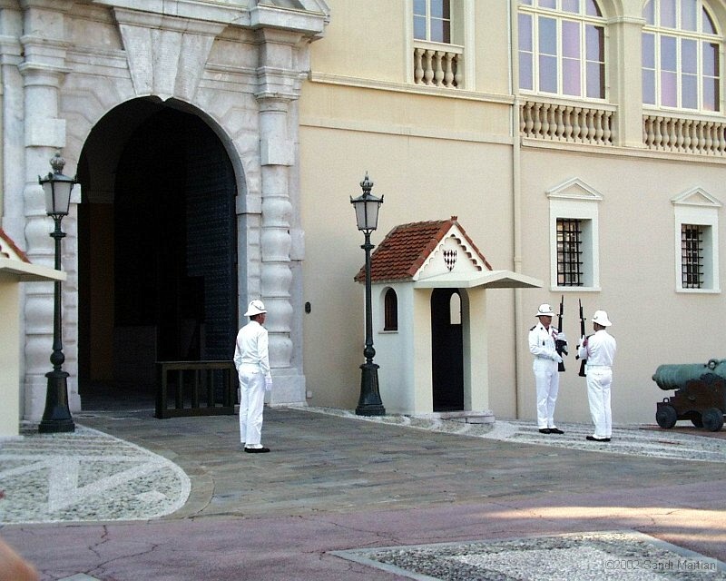 026.Schimbarea_garzii_in_Monaco.jpg
