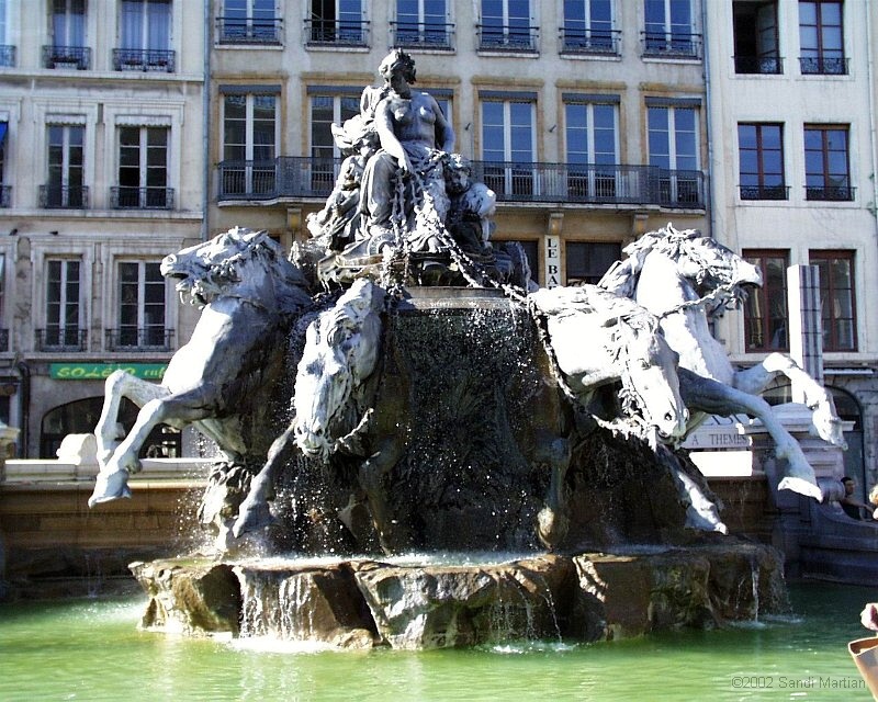 038.Fantana_din_Place_des_Terreaux.jpg
