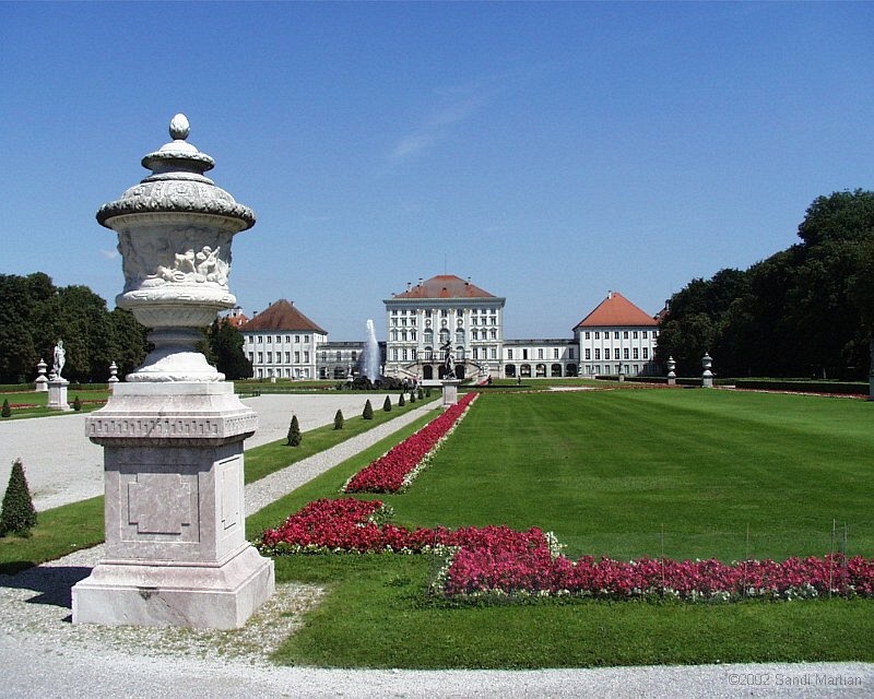 085.Gradinile_si_castelul.jpg